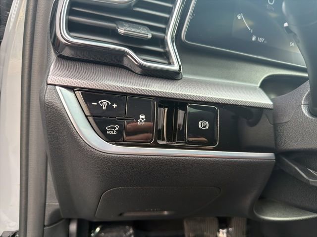 Used 2025 Kia Sportage SX image 21