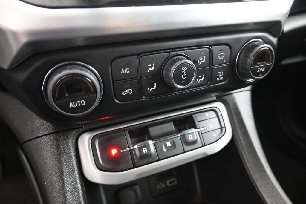 Used 2023 GMC Acadia SLT FWD image 18