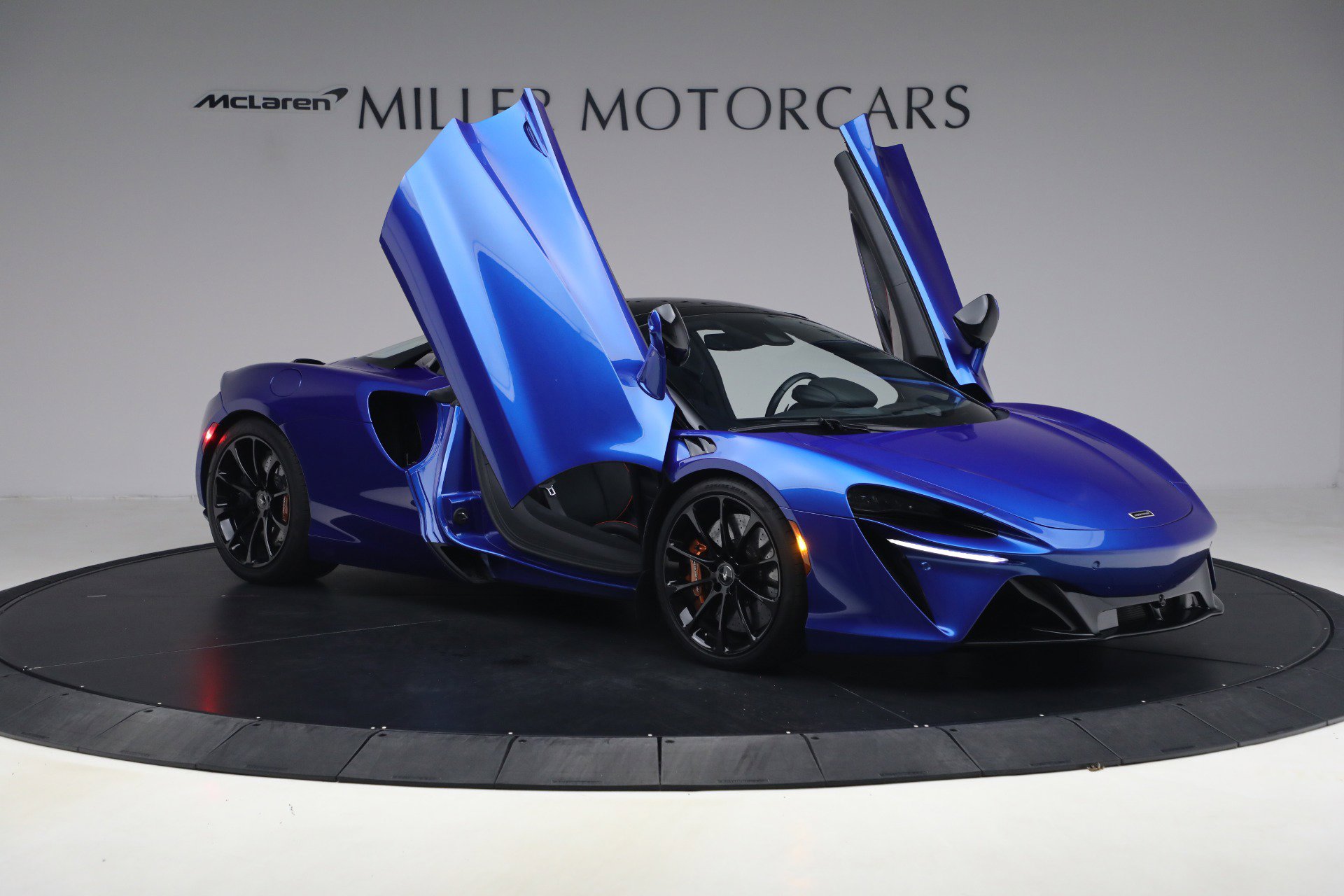 Used 2025 McLaren Artura Spider image 20
