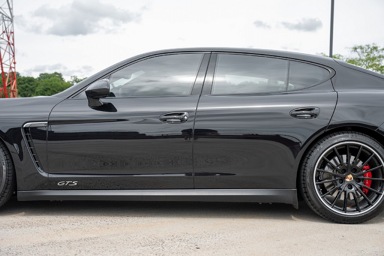 Used 2015 Porsche Panamera GTS AWD/4WD image 16