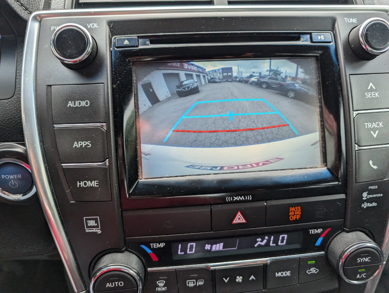 Used 2017 Toyota Camry XLE w/ Moonroof Package FWD image 23