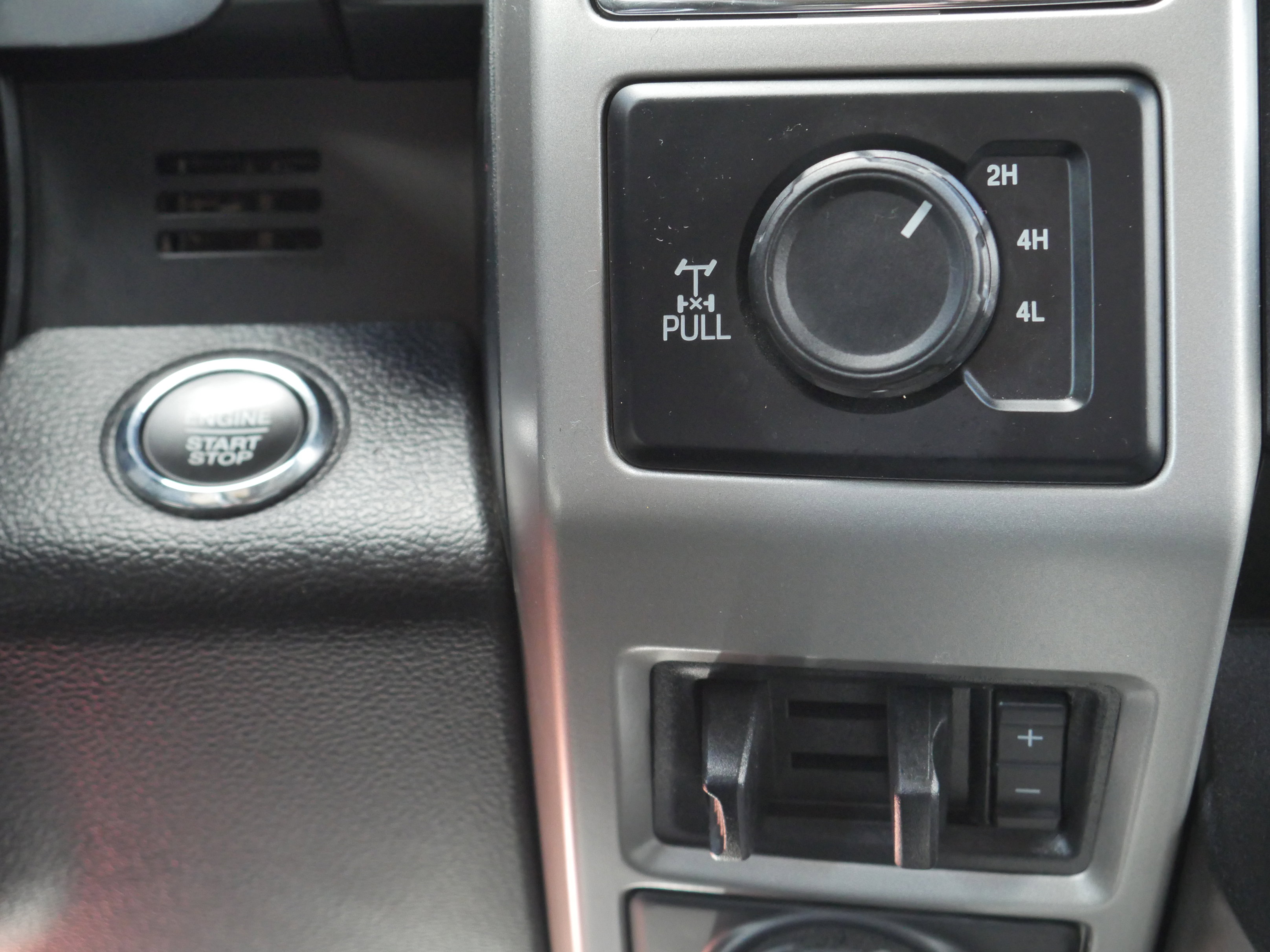 Certified 2020 Ford F350 Lariat w/ Lariat Ultimate Package image 15