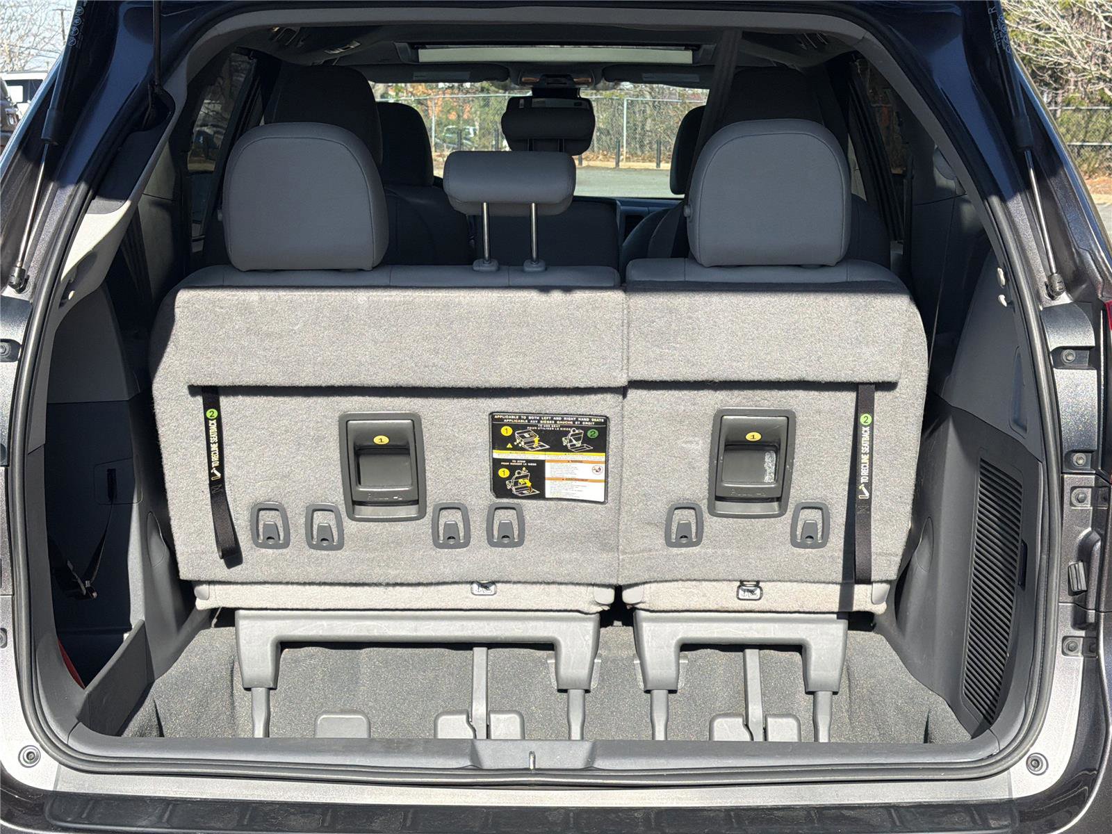 Used 2020 Toyota Sienna XLE FWD image 31