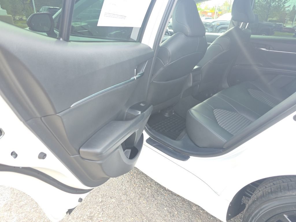 Used 2020 Toyota Camry SE image 10