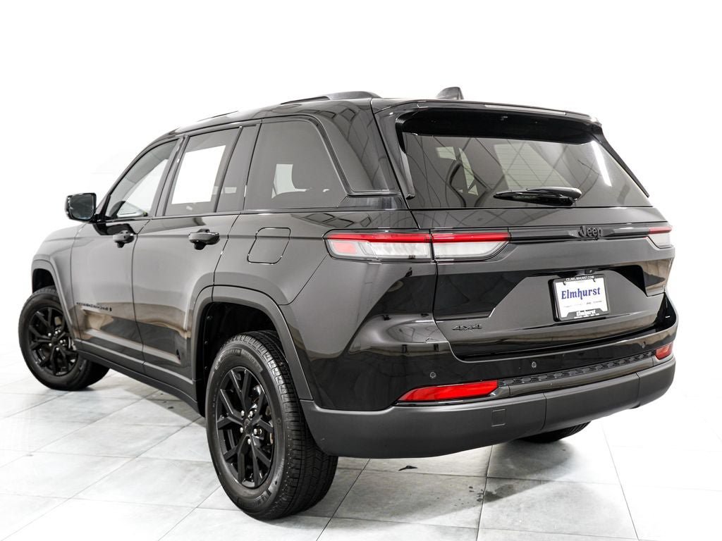 Used 2025 Jeep Grand Cherokee Altitude AWD/4WD image 5