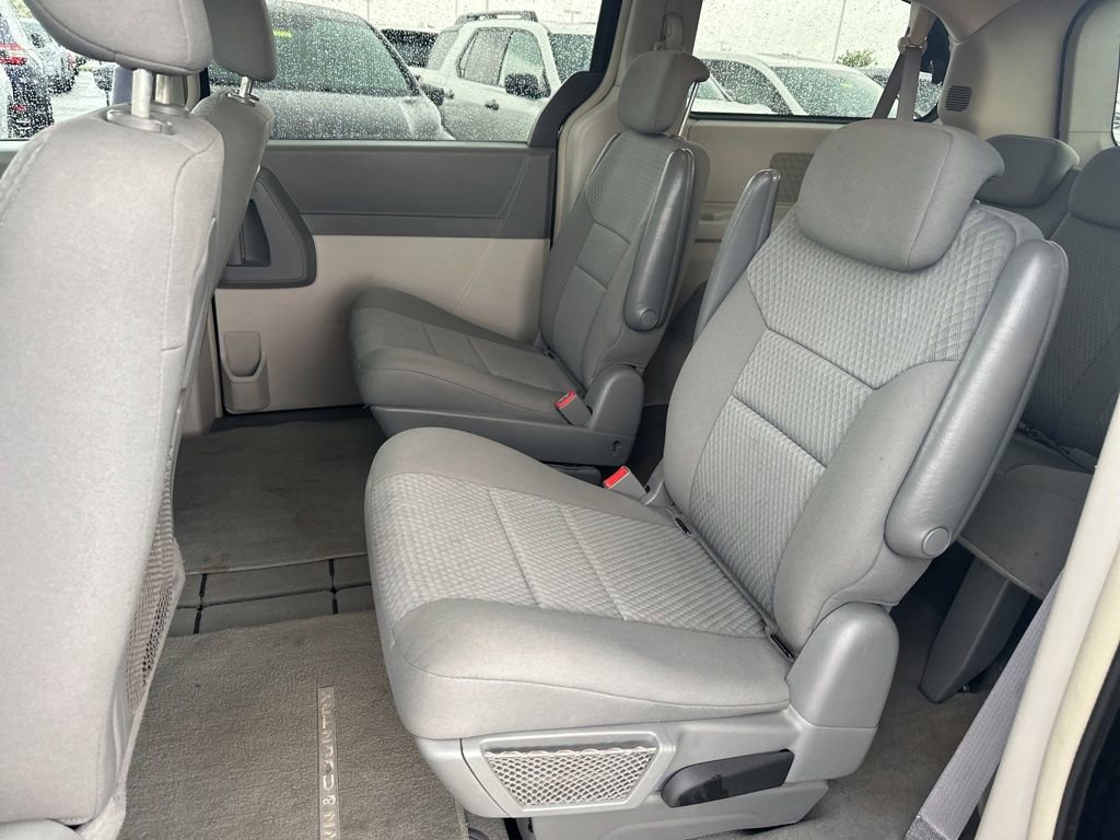 Used 2010 Chrysler Town & Country LX FWD image 15
