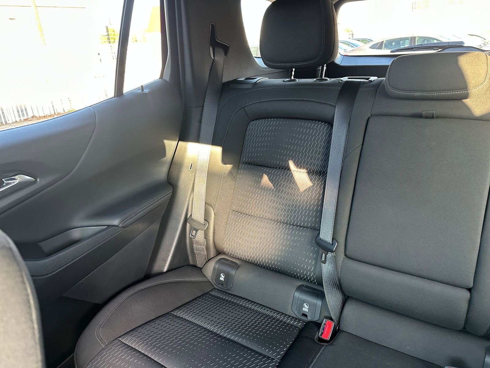 Used 2025 Chevrolet Equinox LT image 38