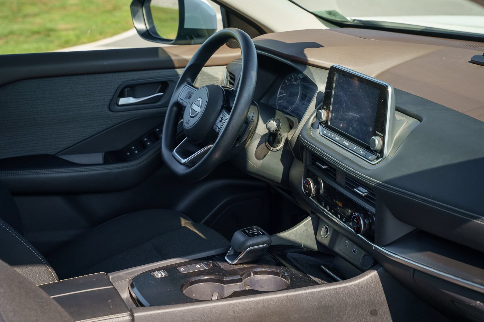 Used 2023 Nissan Rogue SV FWD image 12