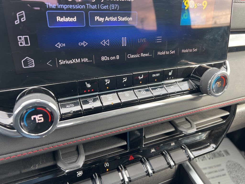 Used 2024 Chevrolet Colorado Z71 w/ Z71 Convenience Package 2 image 10