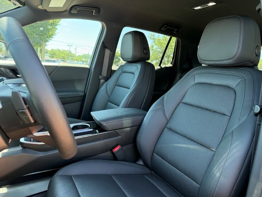 New 2026 Chevrolet Equinox LT w/ Convenience Package II FWD image 12