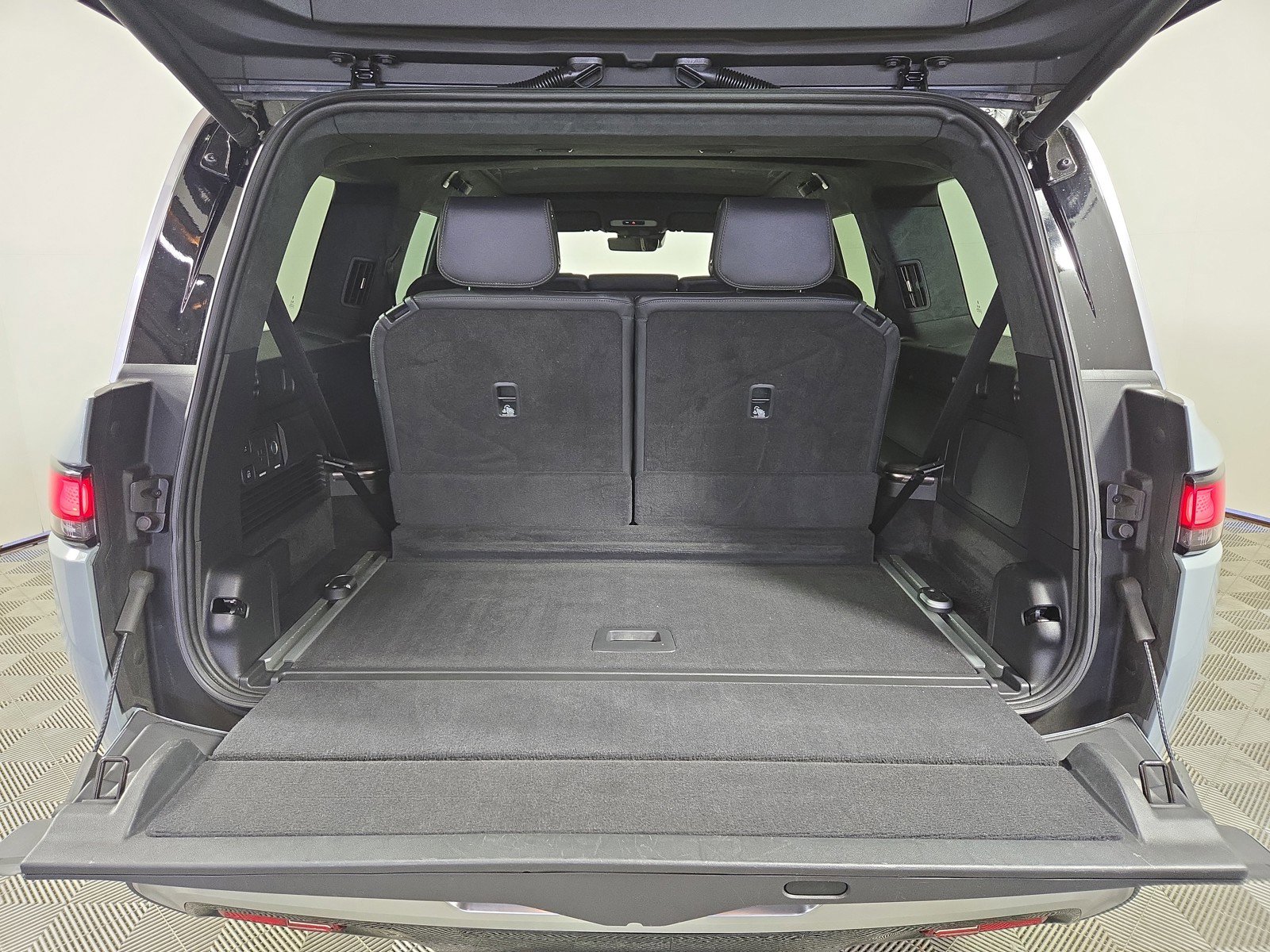 Used 2024 Rivian R1S Adventure AWD/4WD image 15