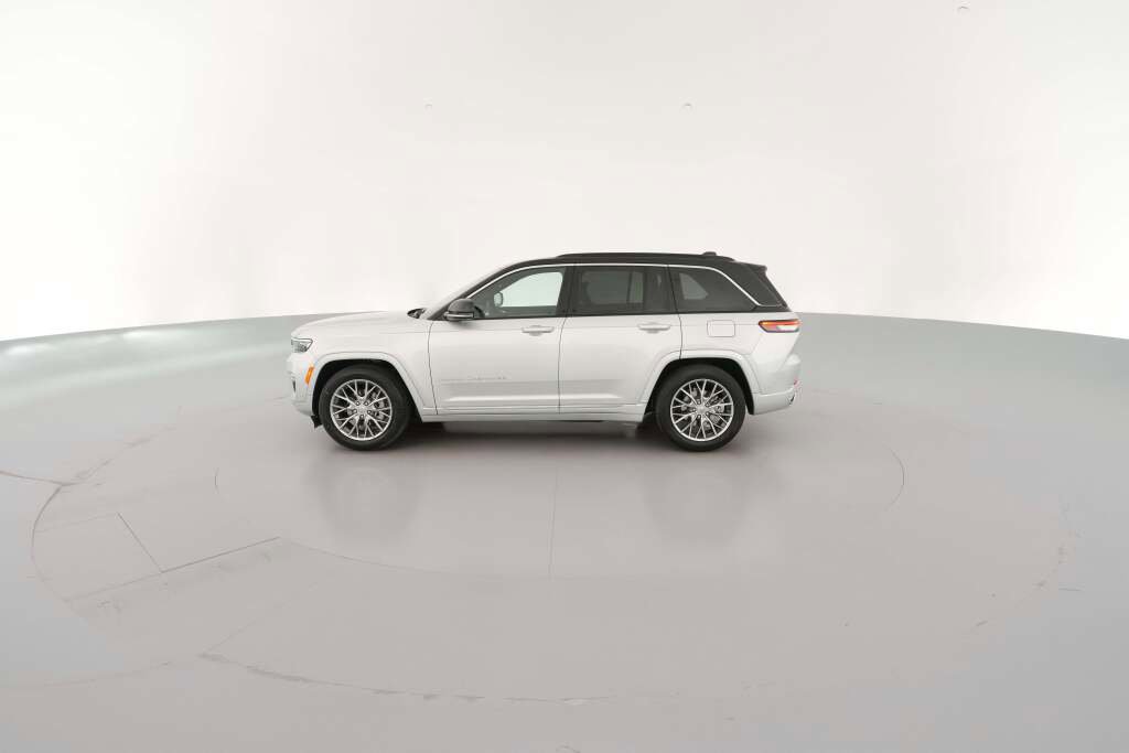 New 2025 Jeep Grand Cherokee Summit w/ Luxury Tech Group V image 6