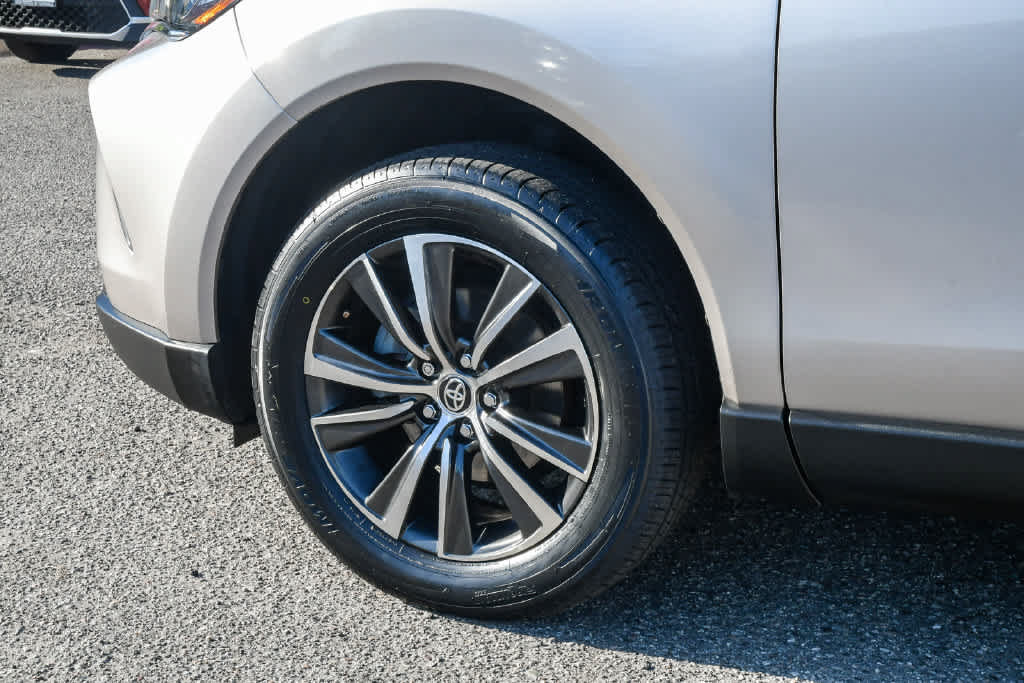 Used 2021 Toyota Venza LE AWD/4WD image 11