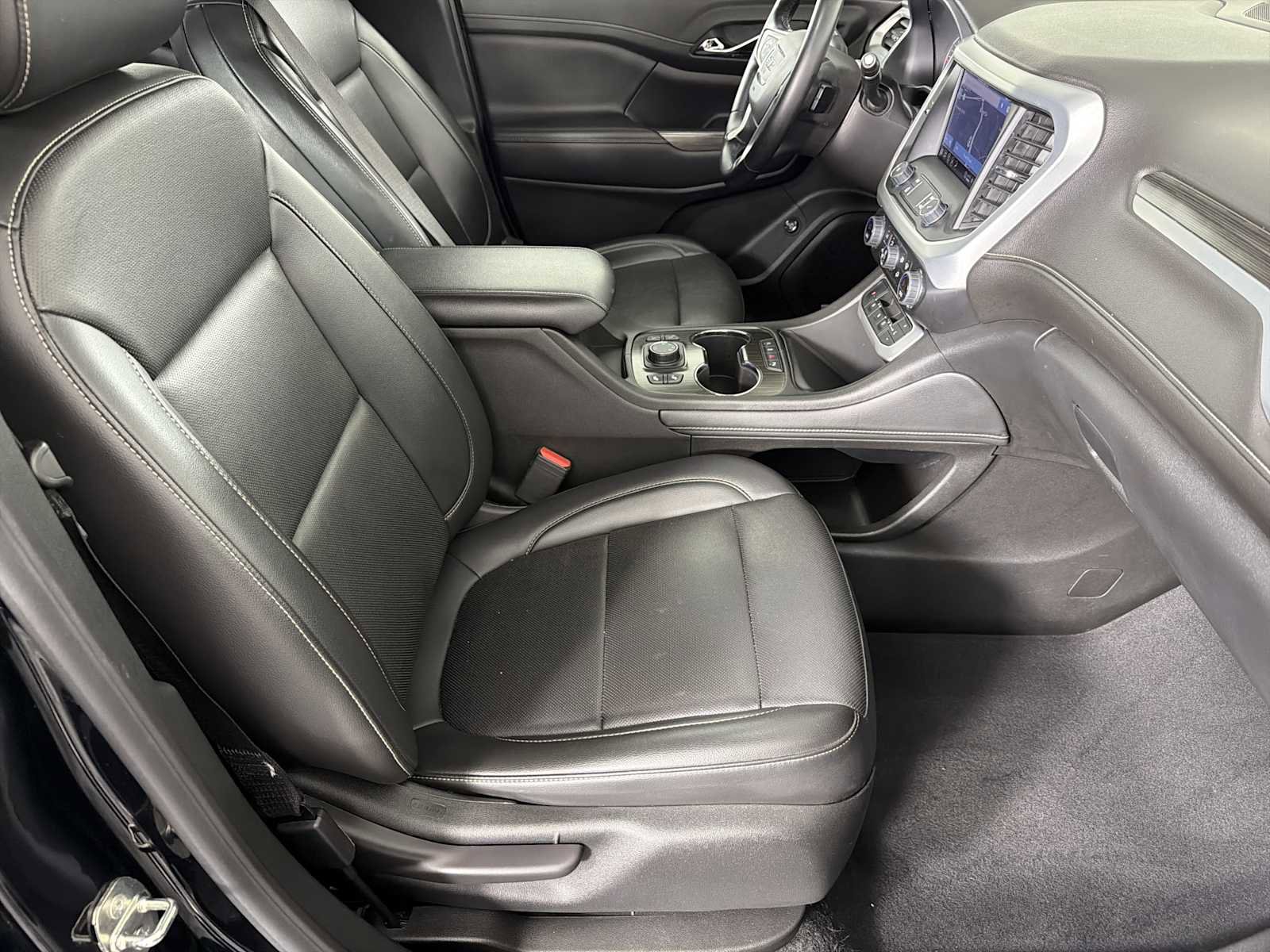 Used 2023 GMC Acadia SLT image 11