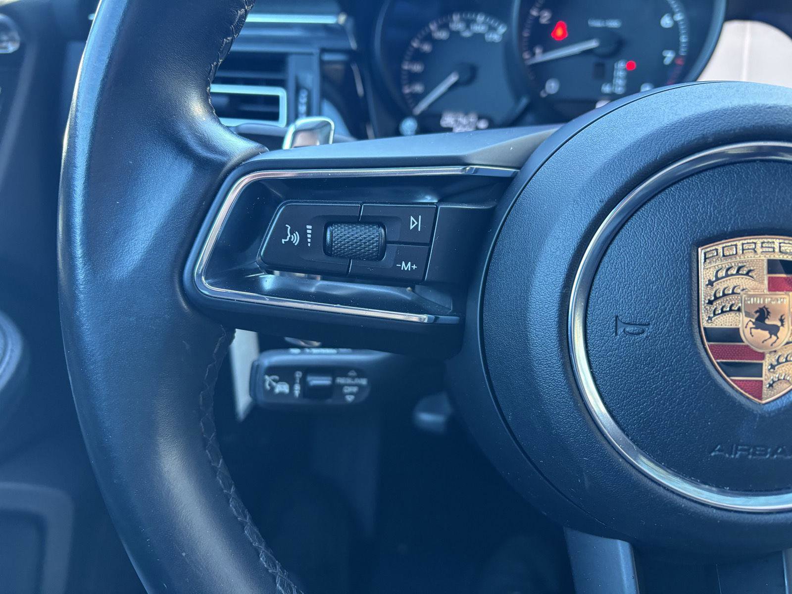 Used 2022 Porsche Macan Base w/ Premium Package Plus image 36