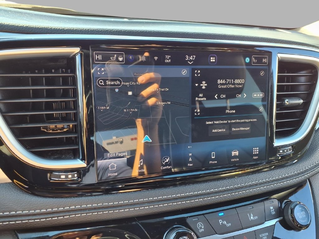 Used 2025 Chrysler Pacifica Limited FWD image 8
