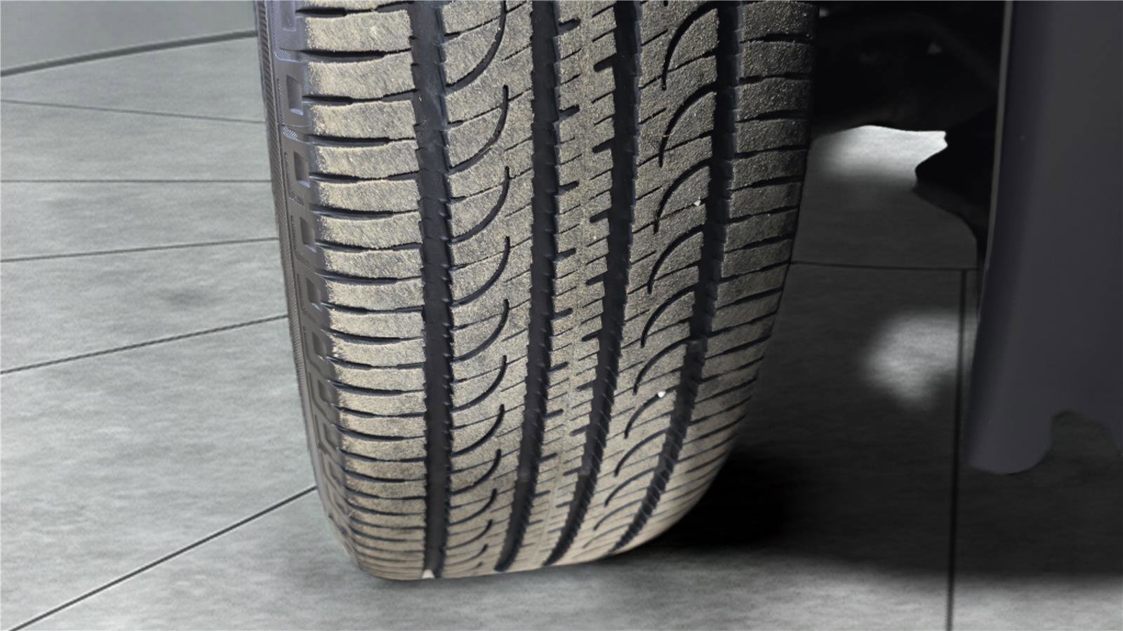 Used 2024 Jeep Compass Latitude image 2