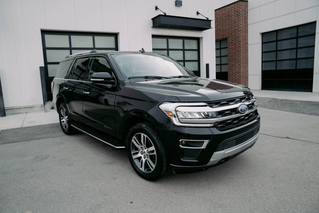 Used 2023 Ford Expedition Limited image 4