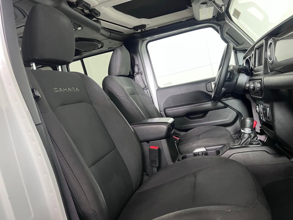Used 2018 Jeep Wrangler Unlimited Sahara AWD/4WD image 17