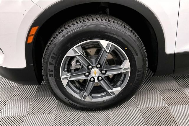 Used 2025 Chevrolet Blazer LT image 9