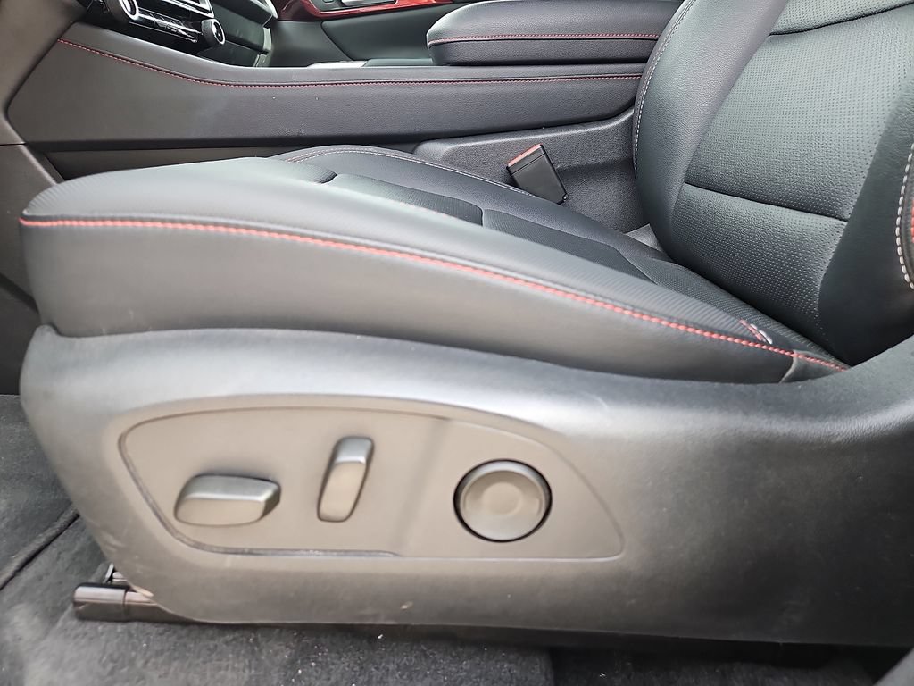 Used 2025 Chevrolet Traverse Z71 AWD/4WD image 14
