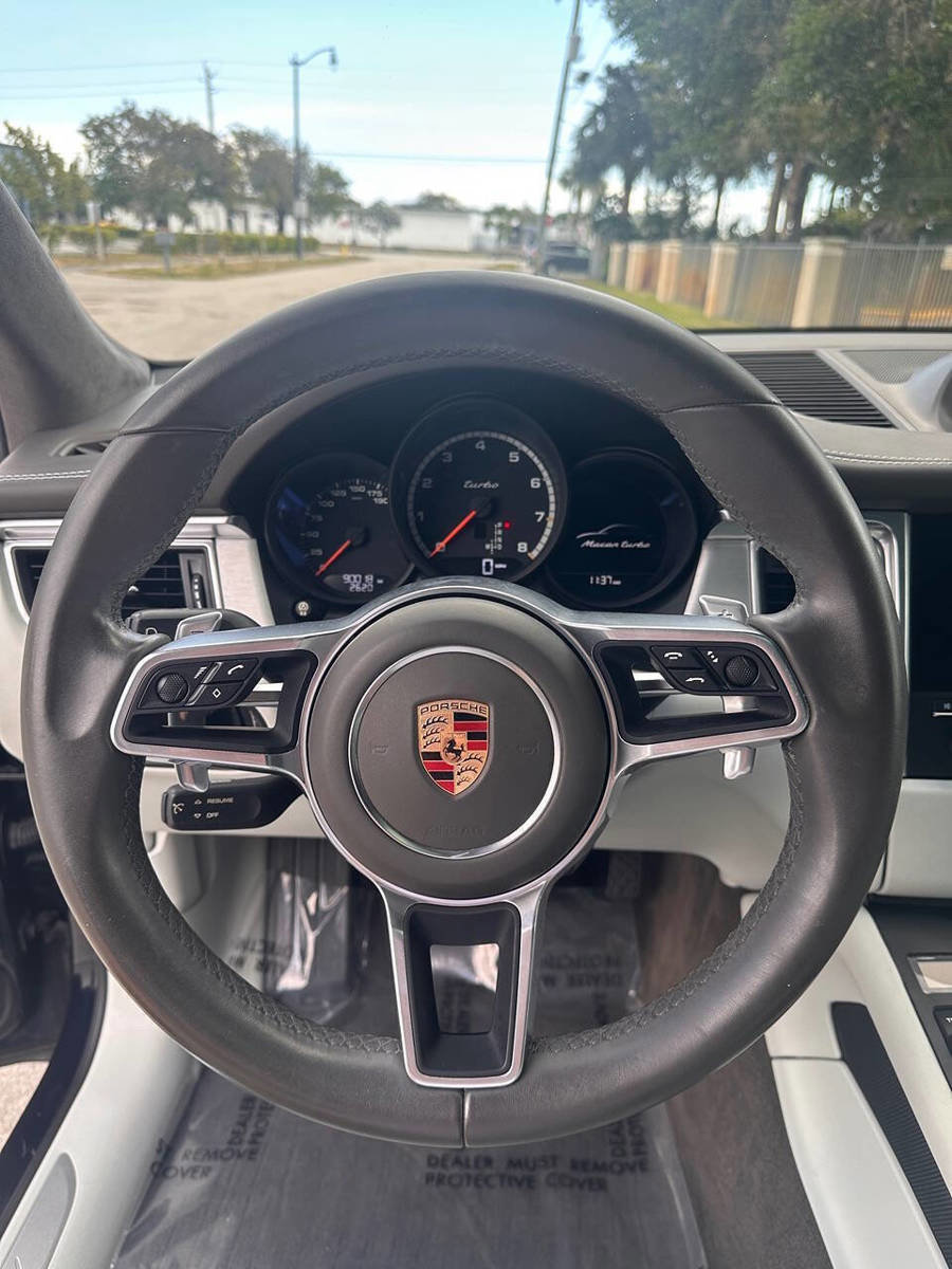 Used 2017 Porsche Macan Turbo image 10