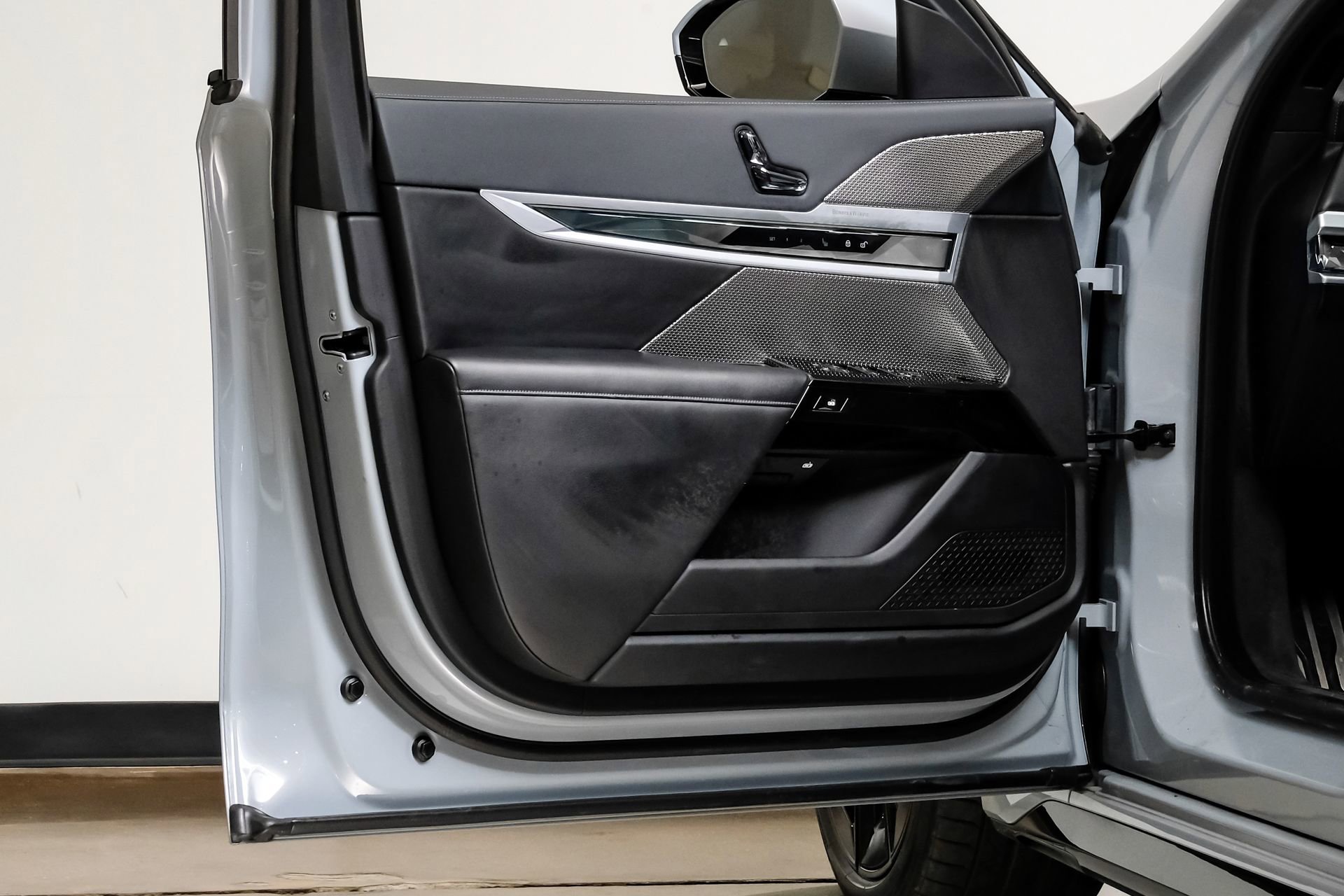 Used 2023 BMW 740i image 43