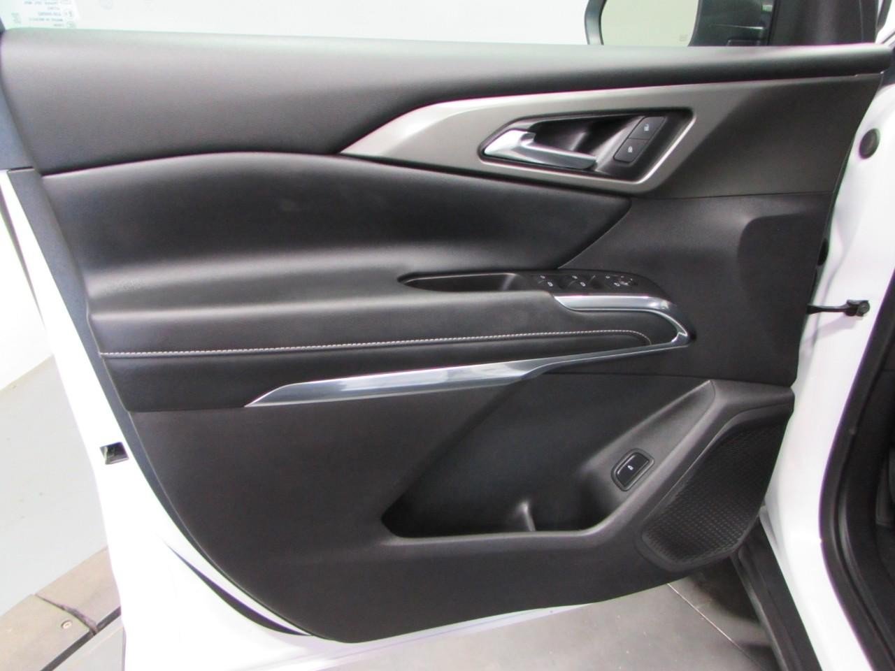 Used 2025 Chevrolet Traverse LT AWD/4WD image 12