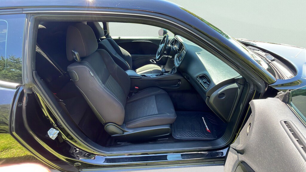 Used 2017 Dodge Challenger R/T RWD image 17
