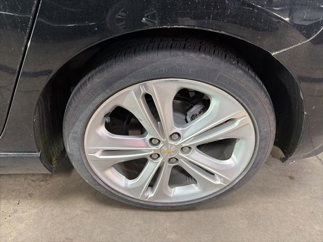 Used 2017 Chevrolet Cruze Premier image 9