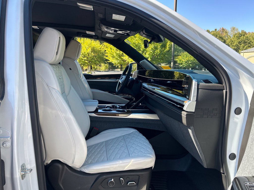 Used 2026 Cadillac Escalade ESV Platinum Luxury w/ LPO, Floor Liner Package AWD/4WD image 66