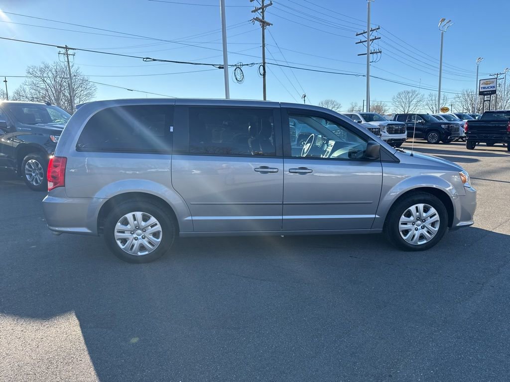 Used 2017 Dodge Grand Caravan SE image 6