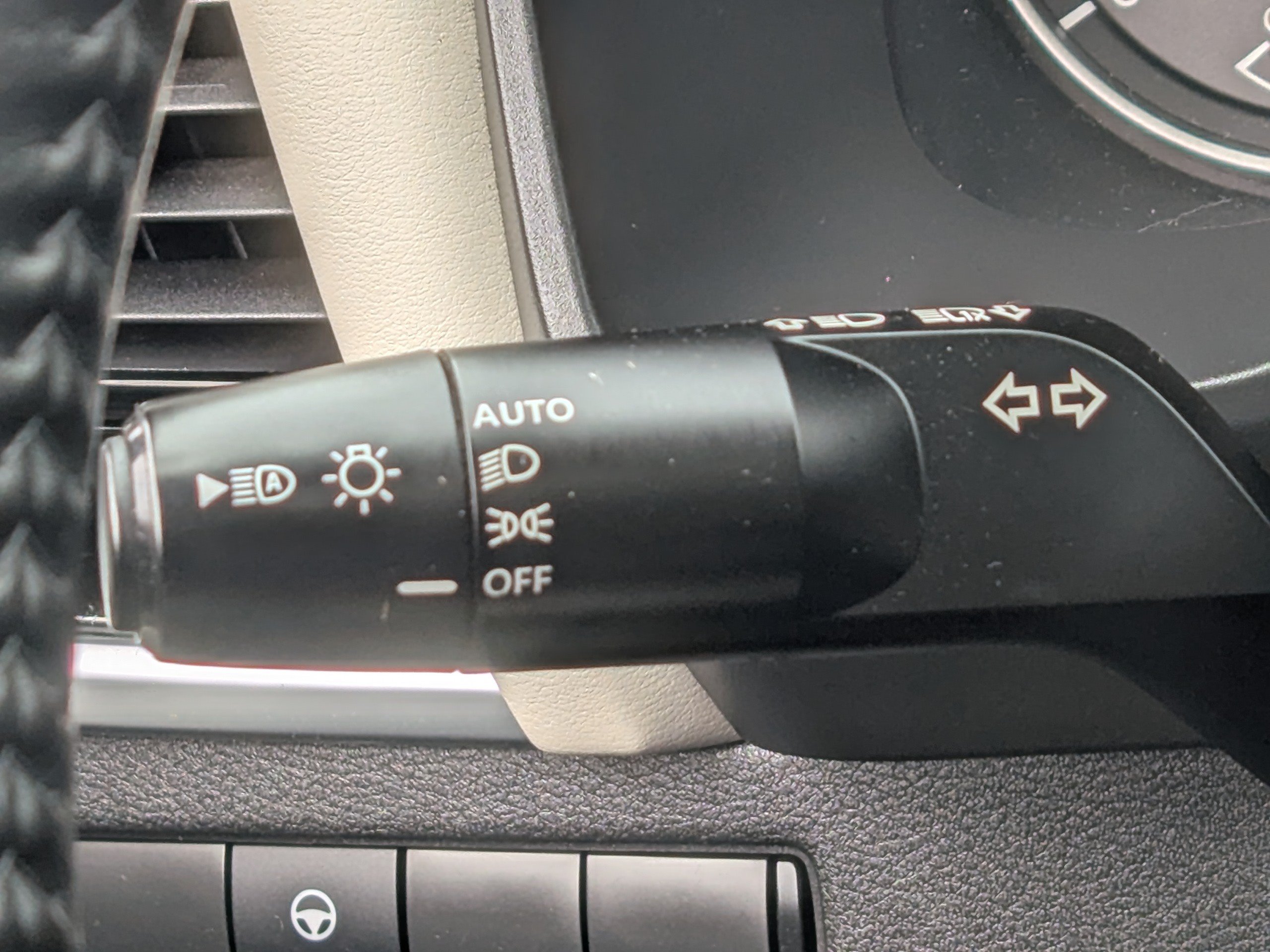 Used 2023 Nissan Rogue SL AWD/4WD image 28