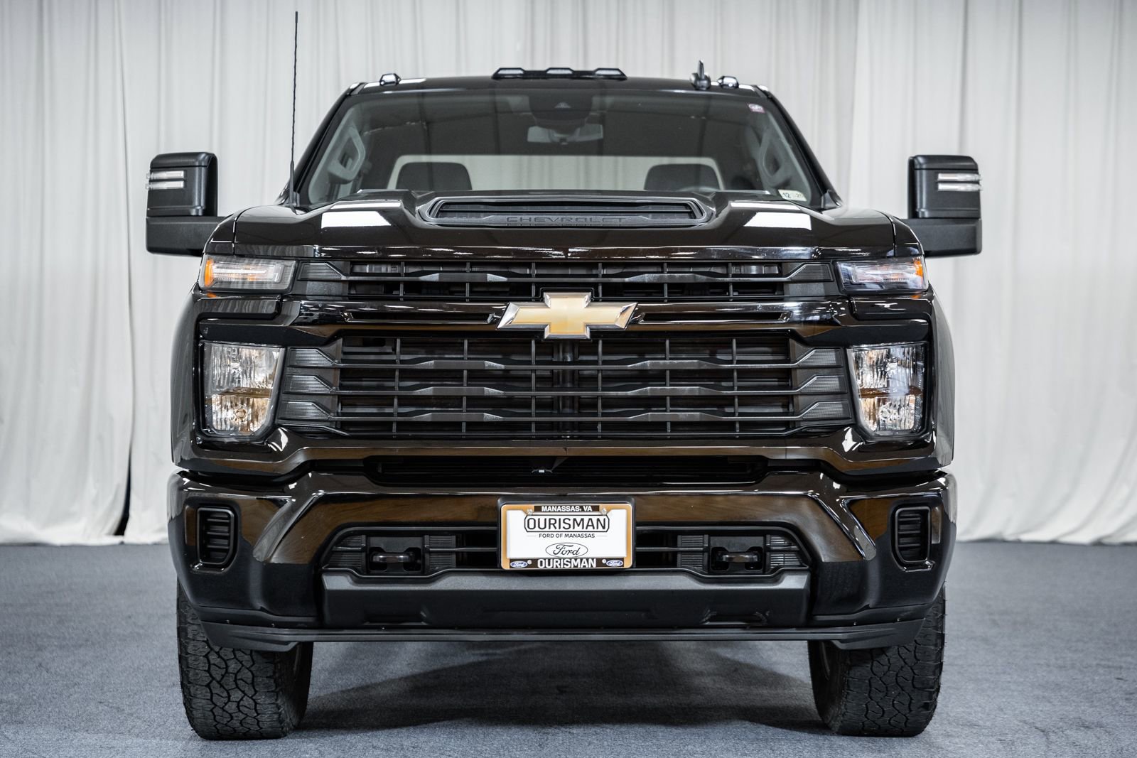 Used 2024 Chevrolet Silverado 2500 Custom image 2