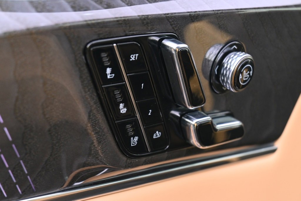 New 2025 Cadillac Escalade IQ Luxury 2 image 14