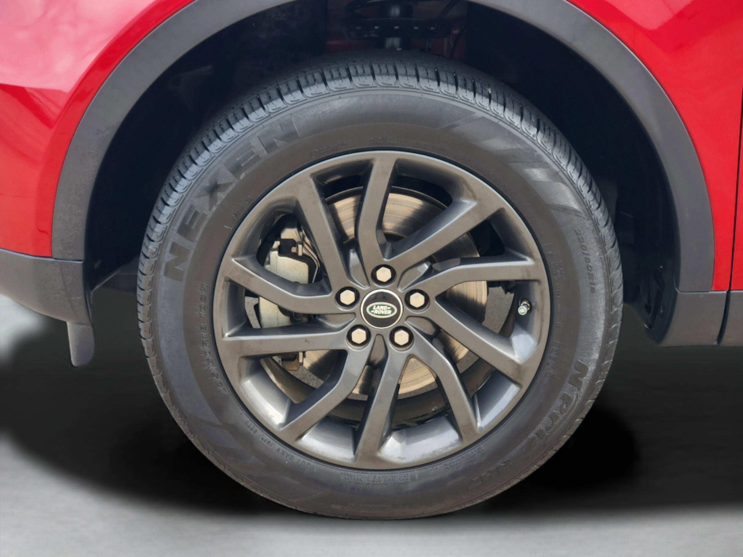 Used 2019 Land Rover Discovery Sport HSE AWD/4WD image 34