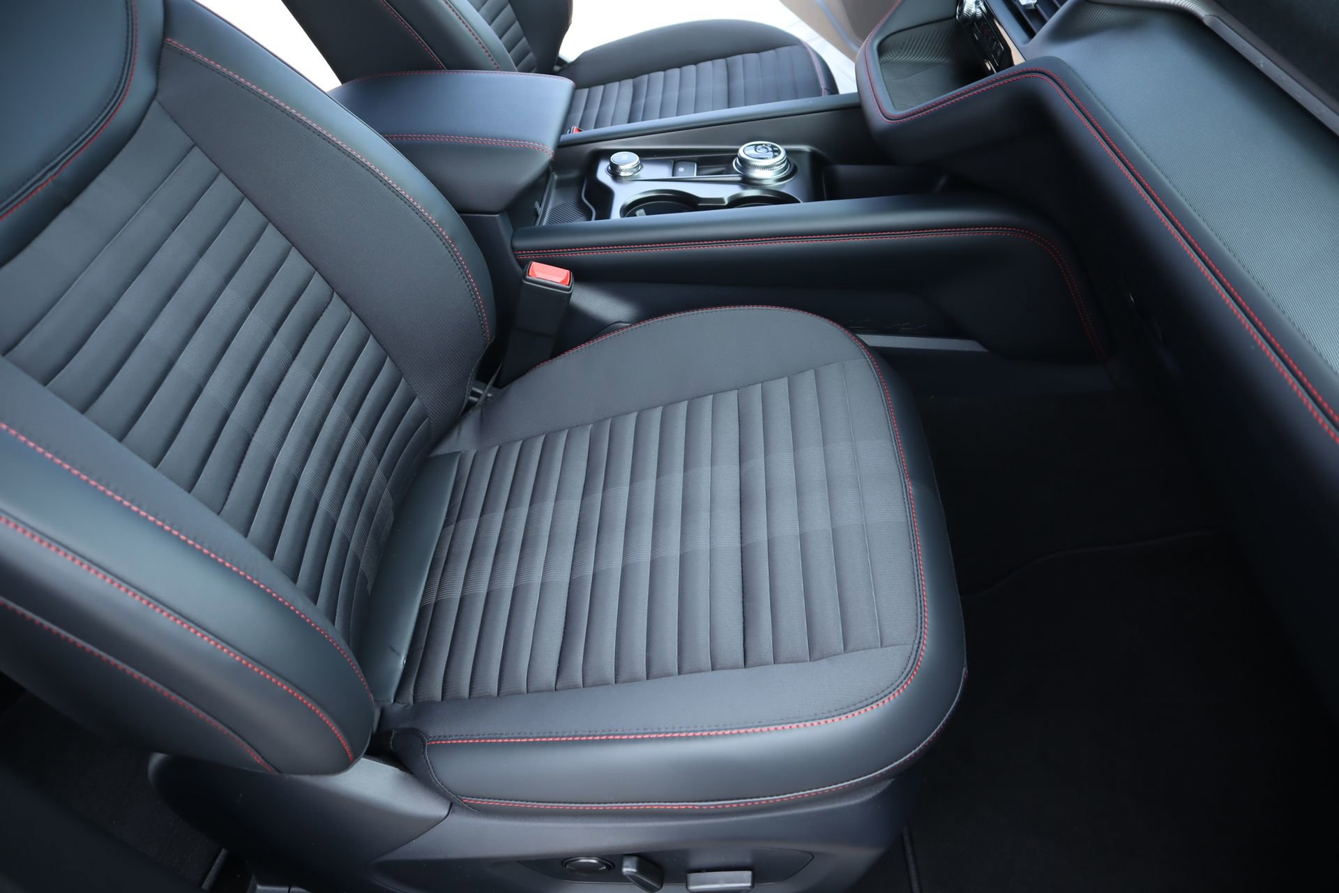 New 2026 Ford Explorer ST-Line RWD image 15
