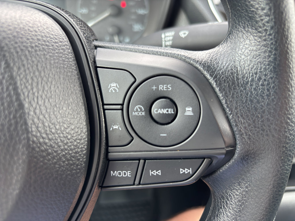 Used 2025 Toyota Corolla LE image 21