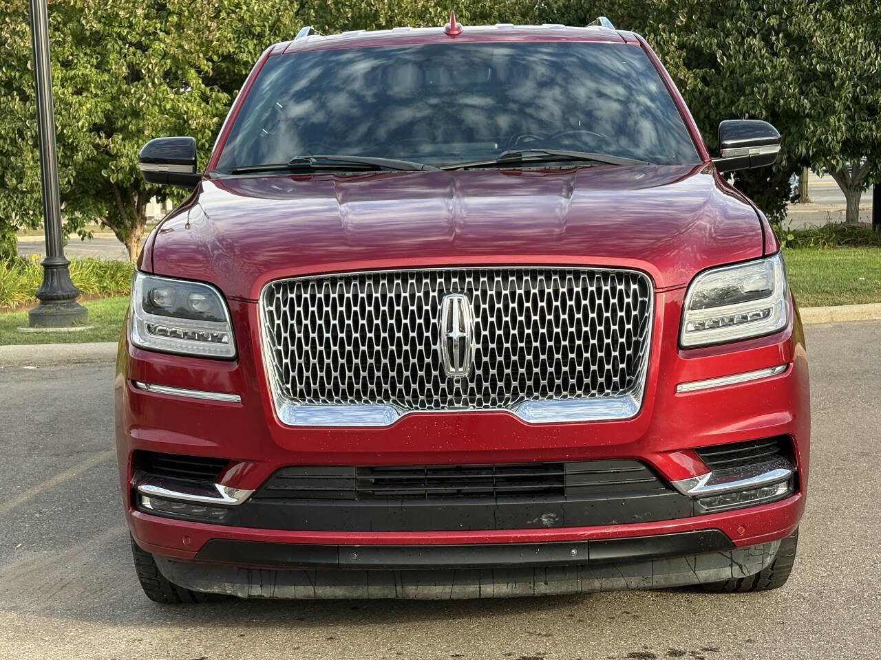 Used 2018 Lincoln Navigator Premiere image 3