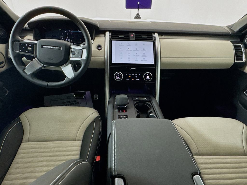 Used 2024 Land Rover Discovery Dynamic SE image 26