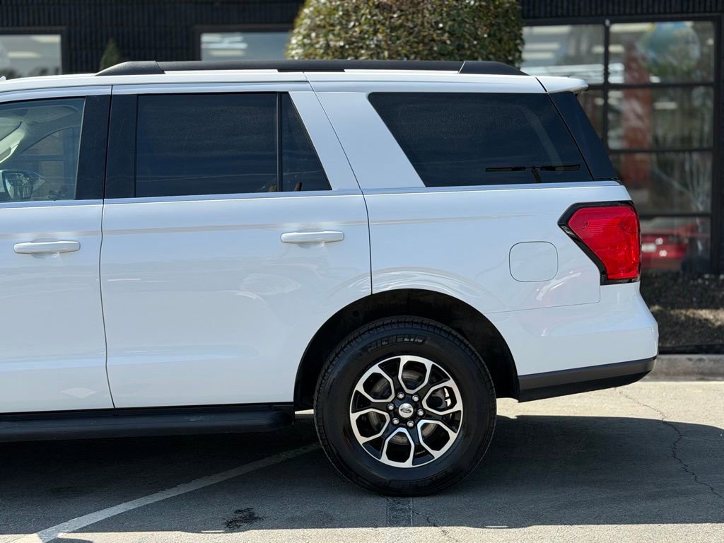Used 2024 Ford Expedition XLT image 11