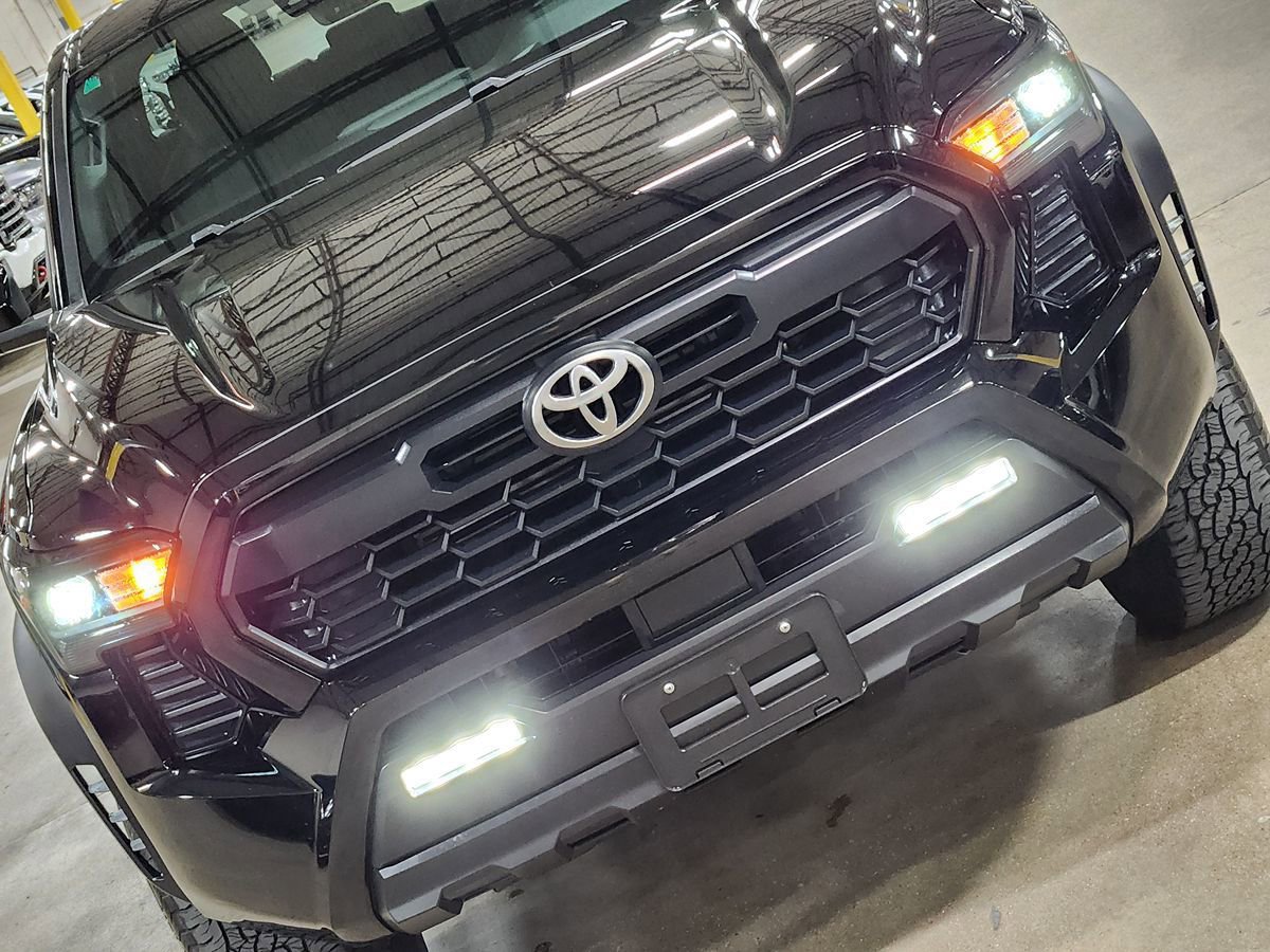 Used 2024 Toyota Tacoma TRD Off-Road AWD/4WD image 19