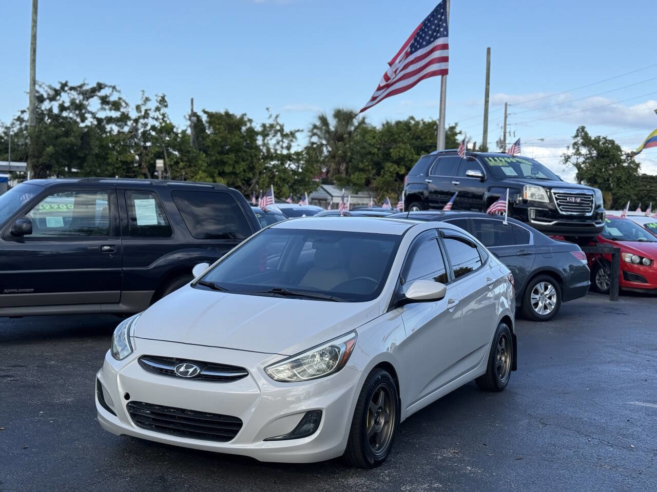 Used 2015 Hyundai Accent GLS image 3
