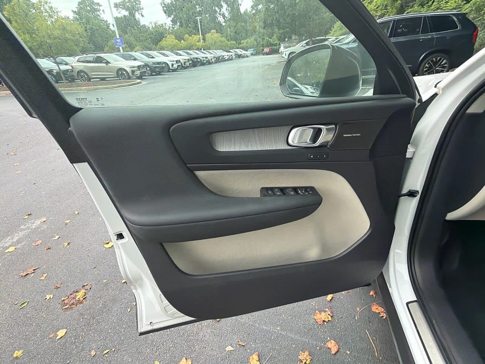 Used 2024 Volvo XC40 B5 Plus AWD/4WD image 25