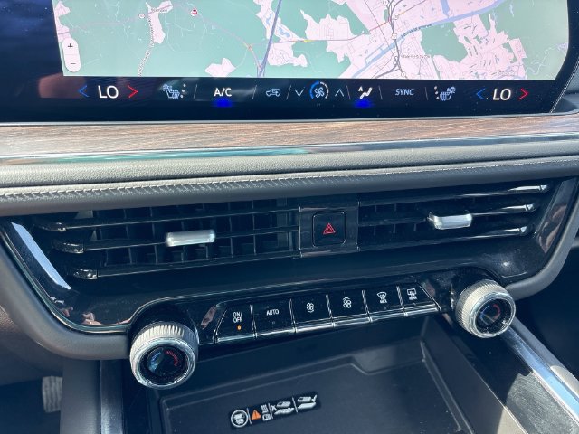 Used 2025 Chevrolet Suburban LT AWD/4WD image 19