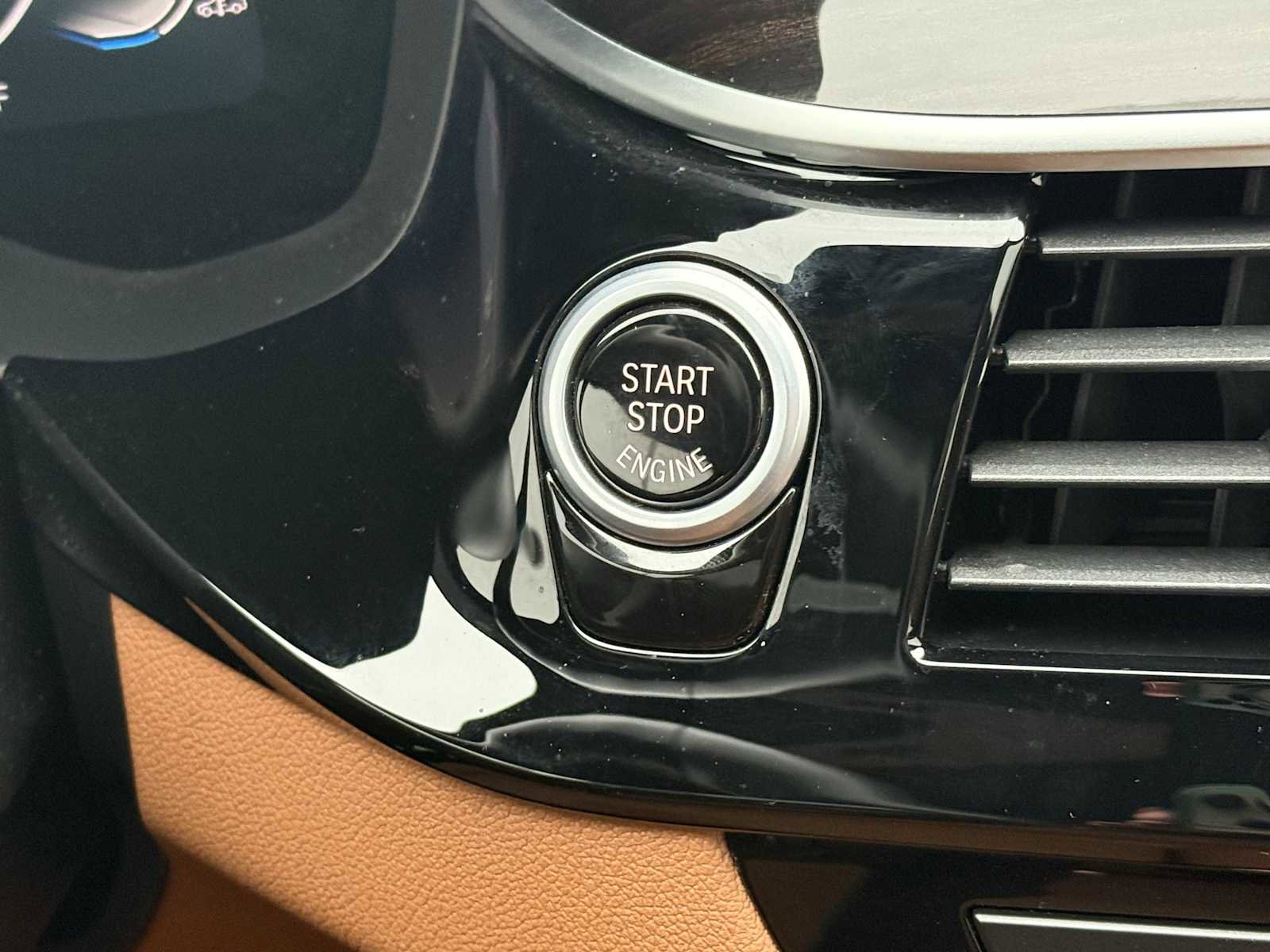 Used 2023 BMW 540i xDrive w/ M Sport Package image 38