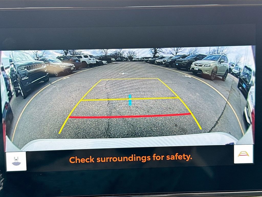 Used 2025 Toyota Camry SE image 17