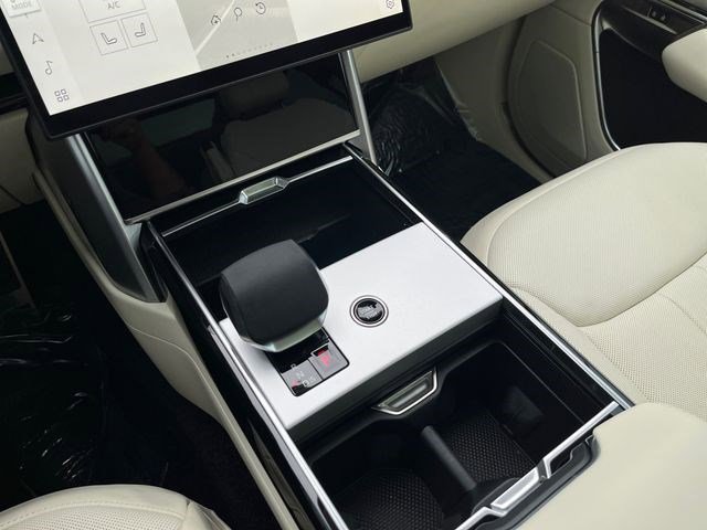 Used 2025 Land Rover Range Rover SE AWD/4WD image 29