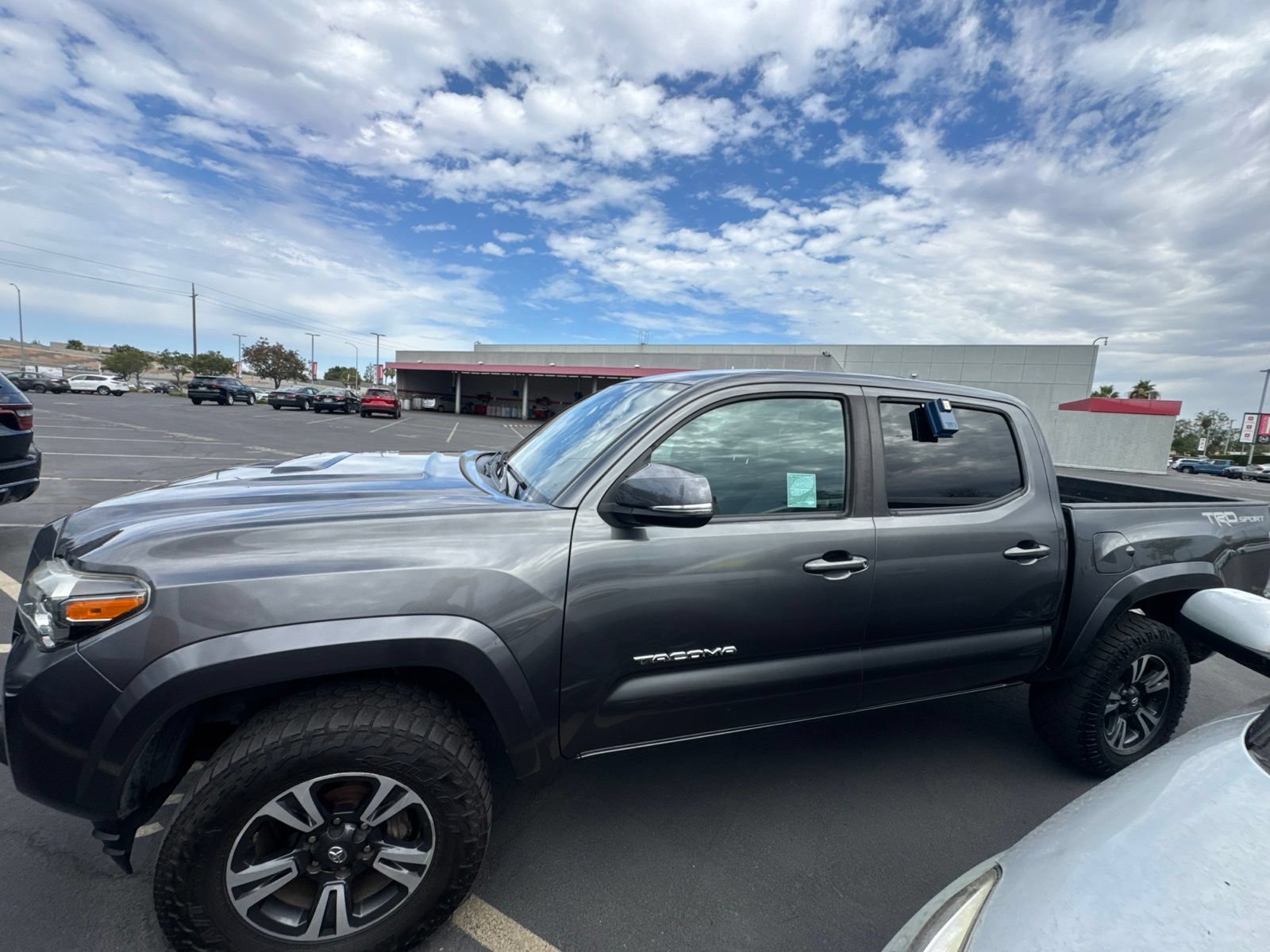 Used 2019 Toyota Tacoma TRD Sport w/ Technology Package RWD image 4