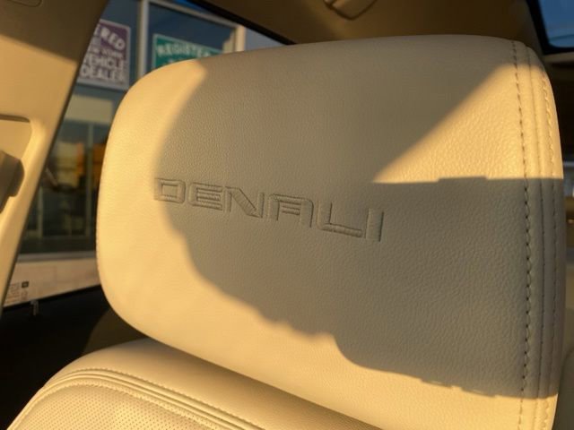 Used 2022 GMC Acadia Denali w/ Denali Ultimate Package AWD/4WD image 8